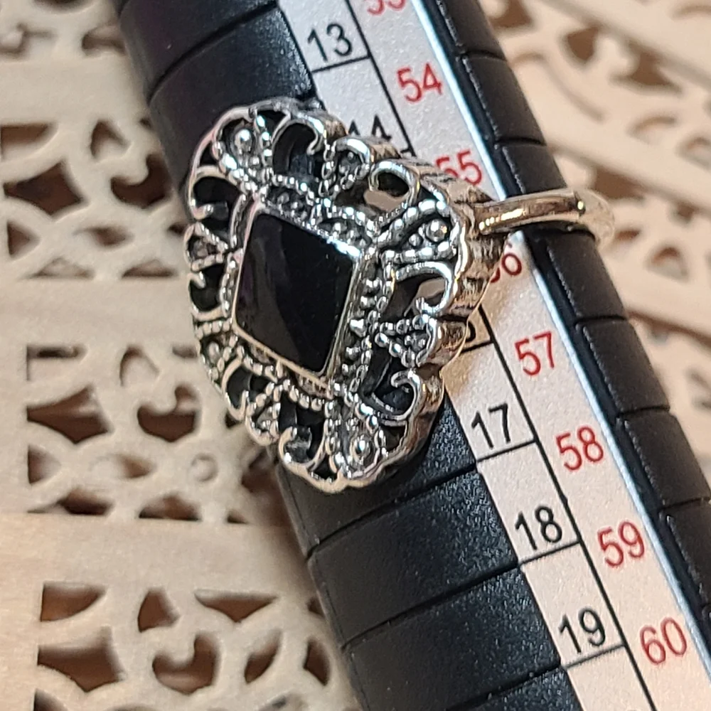 Vintage ladies ring